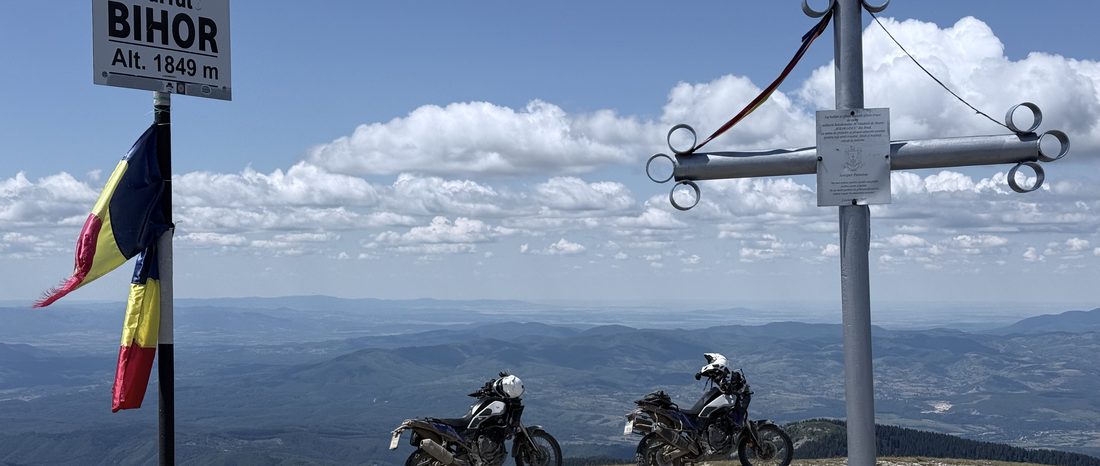 Two Yamaha T7s on the summit of Vârful Bihor